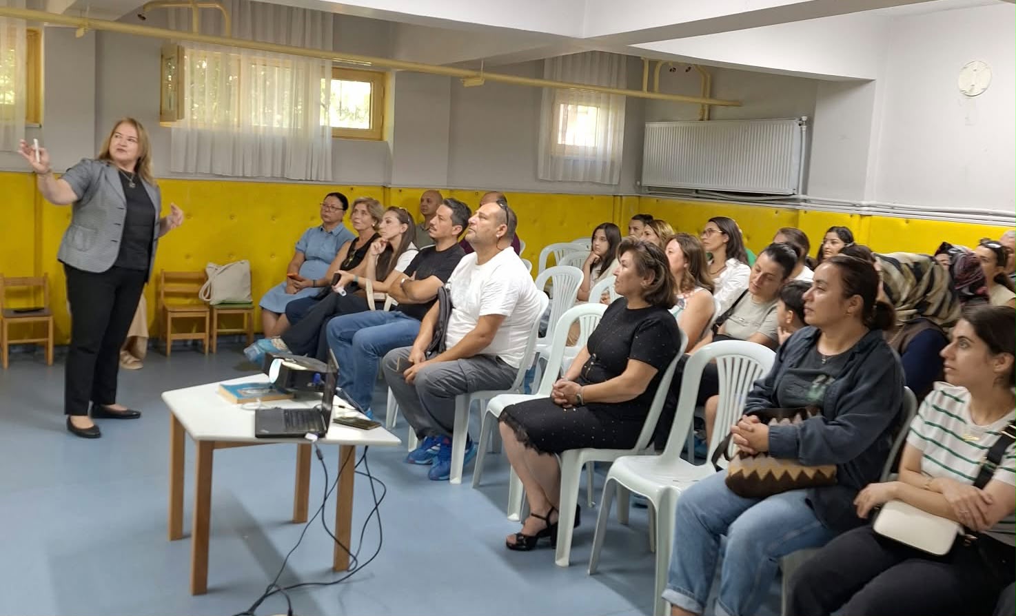 Doç.Dr.Sühendan ER TOKİ Göksu Anaokulu’nda ‘Okula Başlangıç ve Uyum Sürecinde Çocuk, Aile ve Öğretmen/Okul İşbirliği’ isimli seminer vermiştir.
